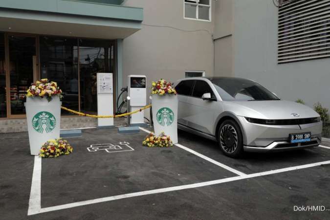 Hyundai Hadirkan Charging Station Mobil Listrik di Starbucks Adhyaksa Jakarta Selatan