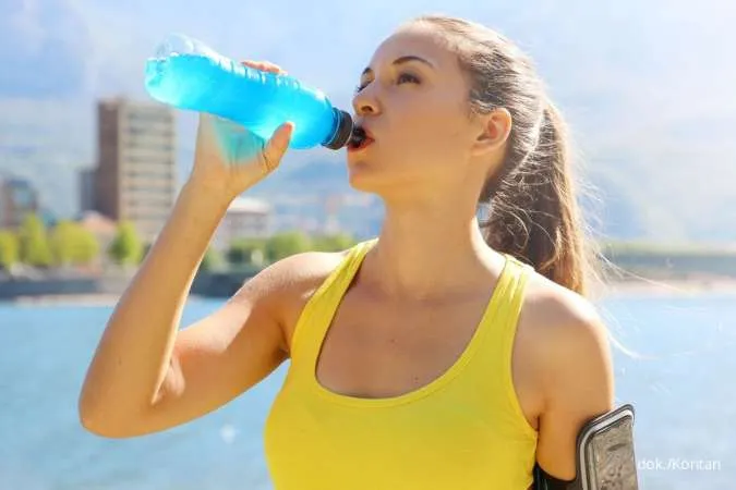 6 Risiko Konsumsi Minuman Elektrolit Terlalu Banyak, Bikin Tekanan Darah Tinggi!