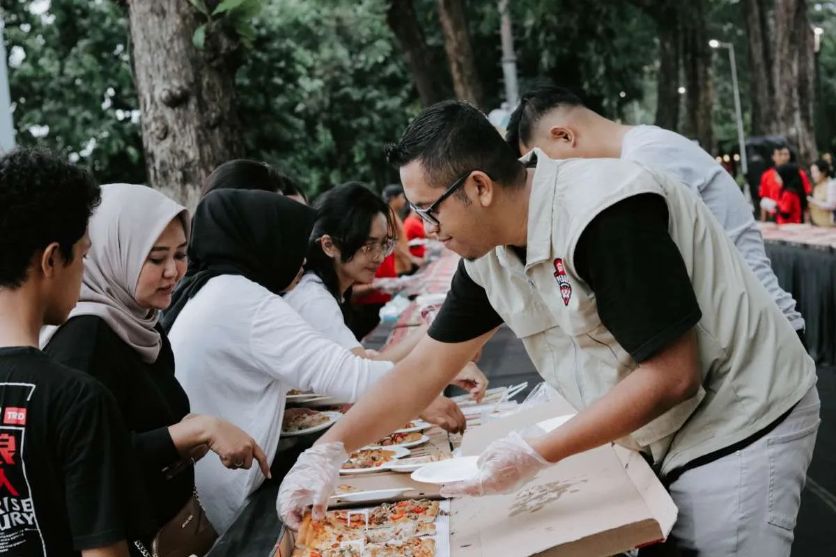 Pizza Hut Indonesia Gelar Bukber Pizza 100 Meter di TMII