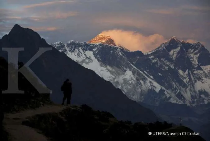 China cancels Everest spring climbing over coronavirus worries