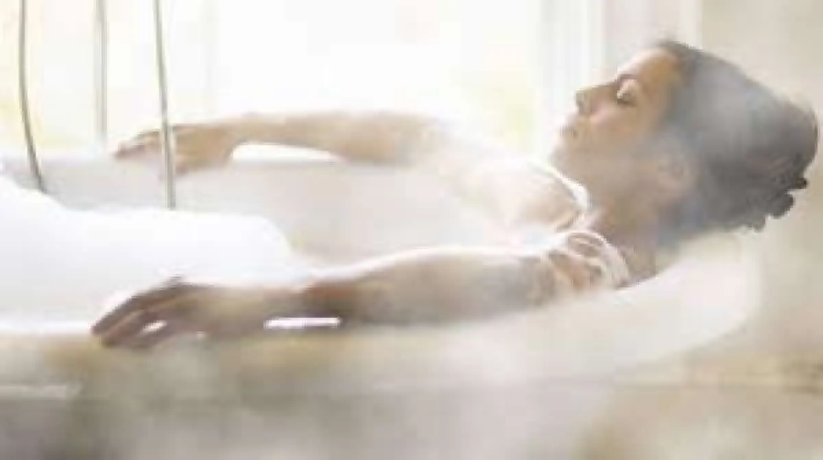 5 Manfaat Mandi Air Hangat yang Terbukti Menyehatkan