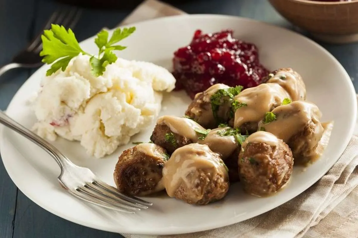 Bisa Buat Sendiri, Ini Resep dan Cara Membuat Swedish Meatball IKEA serta Sausnya