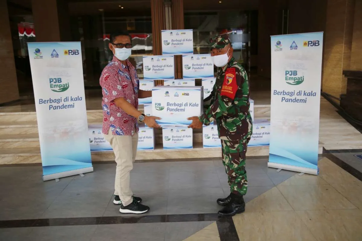 Pembangkitan Jawa-Bali (PJB) berbagi kepada masyarakat terdampak pandemi