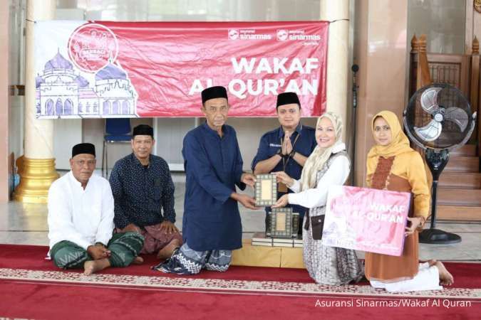 Asuransi Sinar Mas Salurkan Wakaf Al-Quran di Banda Aceh