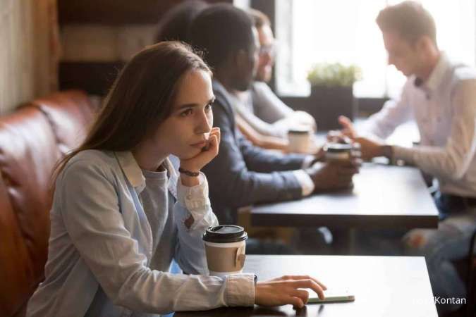 Sering Dialami Banyak Orang Saat Ini, Apa itu Social Anxiety ya?