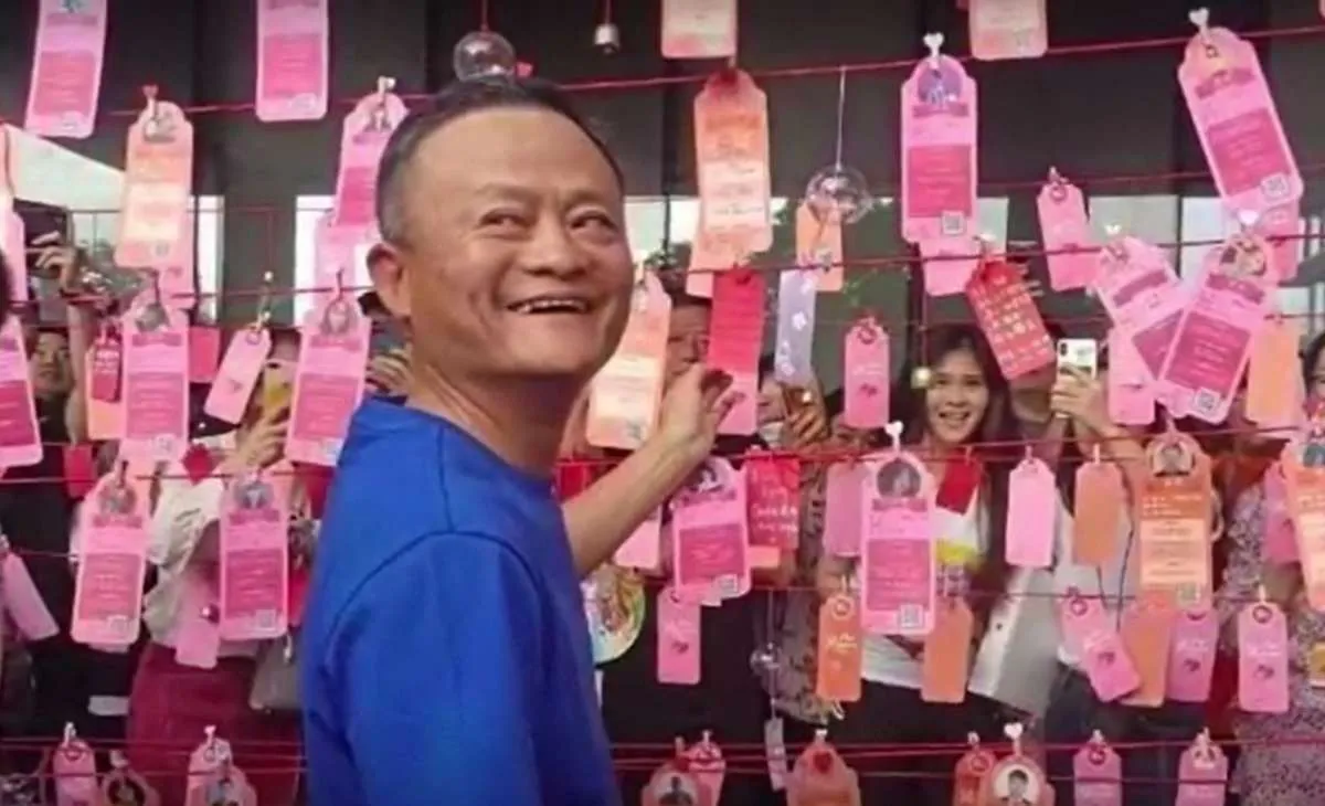 Lakukan kunjungan langka ke markas Alibaba, Jack Ma kembali nongol di depan publik