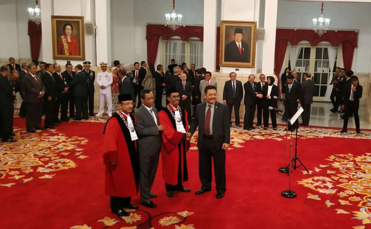 Jokowi lantik dua hakim MK di Istana Negara 