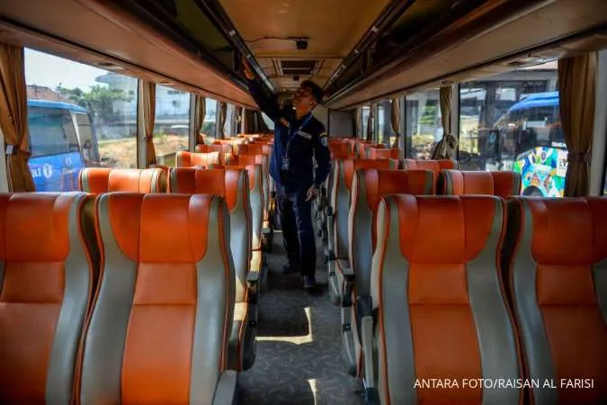 Bus Damri pengumpan Bandara Internasional Jawa Barat 