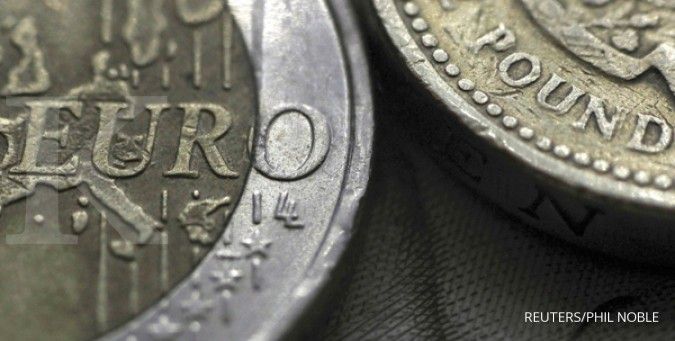 Ancaman stimulus menyeret euro depan sterling