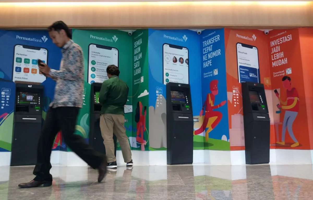 Fitch menurunkan peringkat Bank Permata (BNLI) setelah ganti pemilik