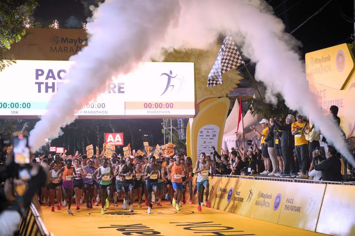 New Balance dan Hoka Saling Adu Perfomance di Maybank Marathon 2025