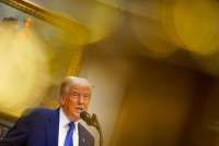 Trump Menaikkan Tarif Impor Kanada Jadi 35% dan Ancam Tarif Baru untuk Negara Lain