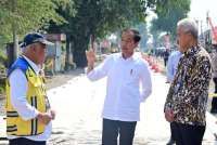 Jokowi Tinjau Penanganan Jalan Daerah yang Rusak di Sragen, Jawa Tengah