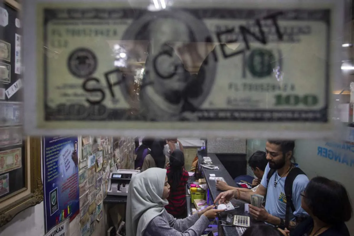 Dibayangi ancaman virus corona, begini prediksi rupiah hari ini