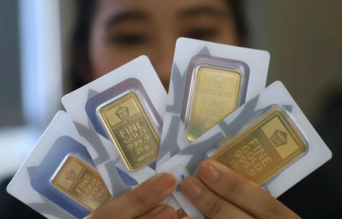 Harga emas Antam hari ini turun Rp 2.000 menjadi Rp 774.000 per gram