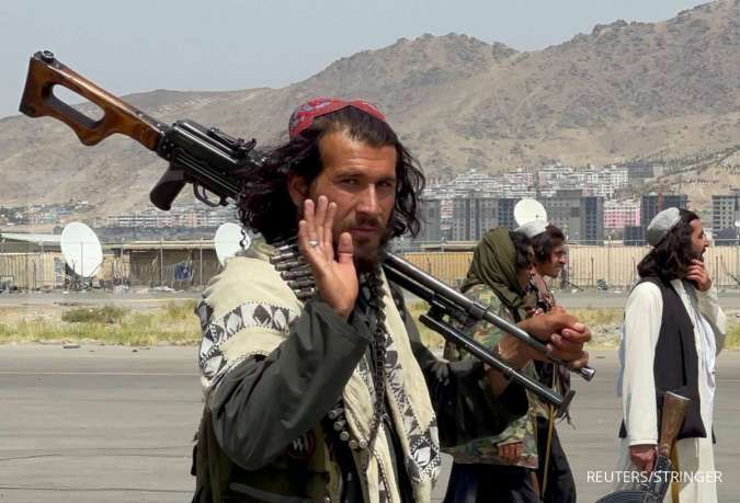 Milisi Taliban mencari warga AS dari pintu ke pintu 