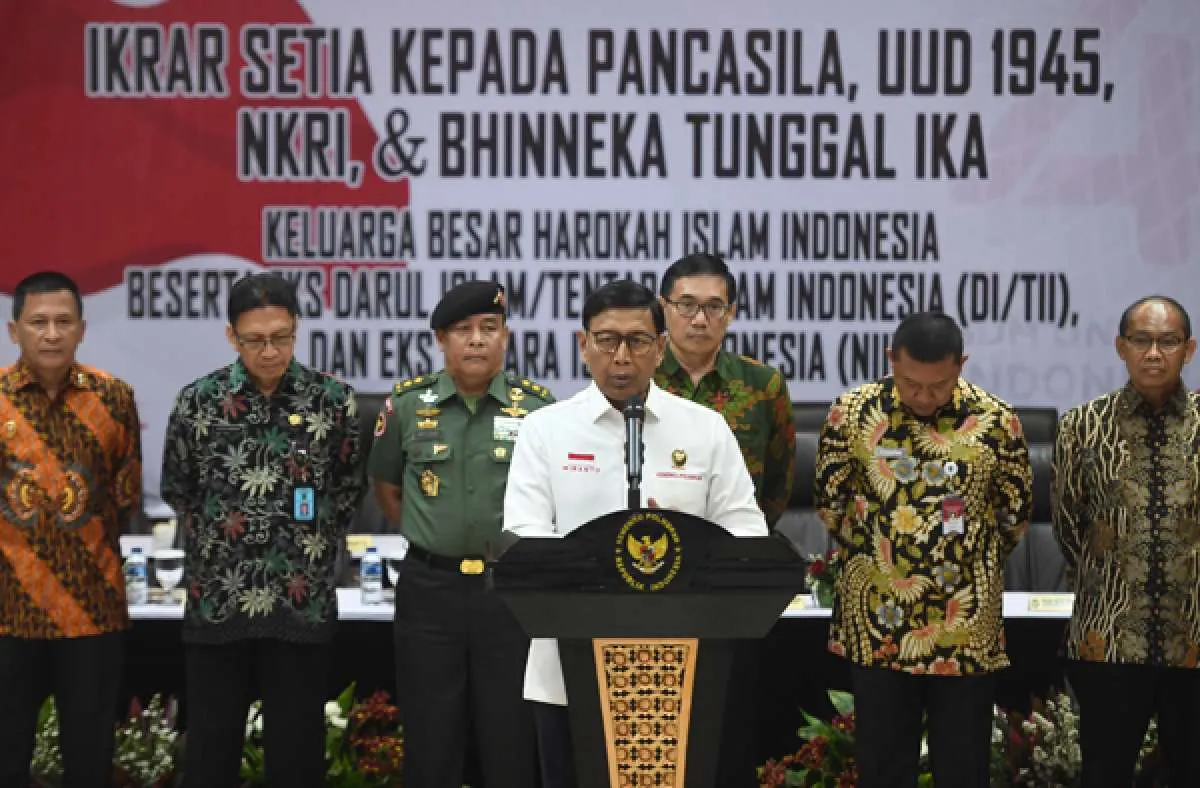 Menkopolhukam Wiranto ditusuk, ratusan teroris ditangkap dibawah komandonya