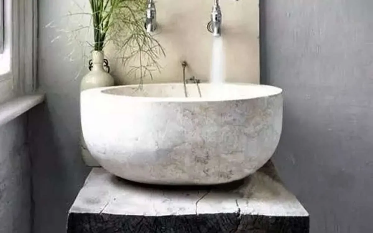 4 Inspirasi Wastafel Batu Alam yang Sederhana dan Natural