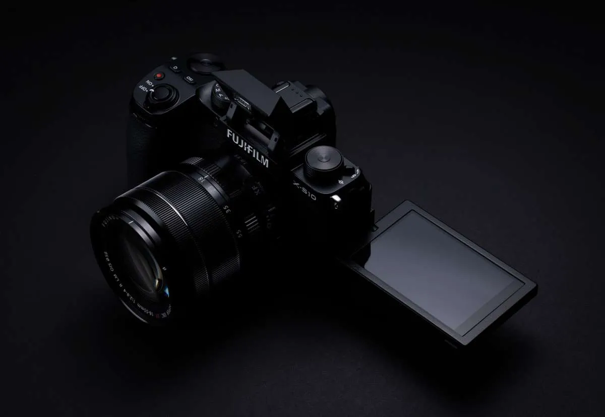 Fujifilm Indonesia luncurkan kamera mirrorless X-S10, November mendatang