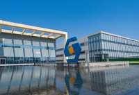 Profil Zhong Huijuan: Dari Guru Kimia Menjadi Wanita Terkaya di Industri Farmasi