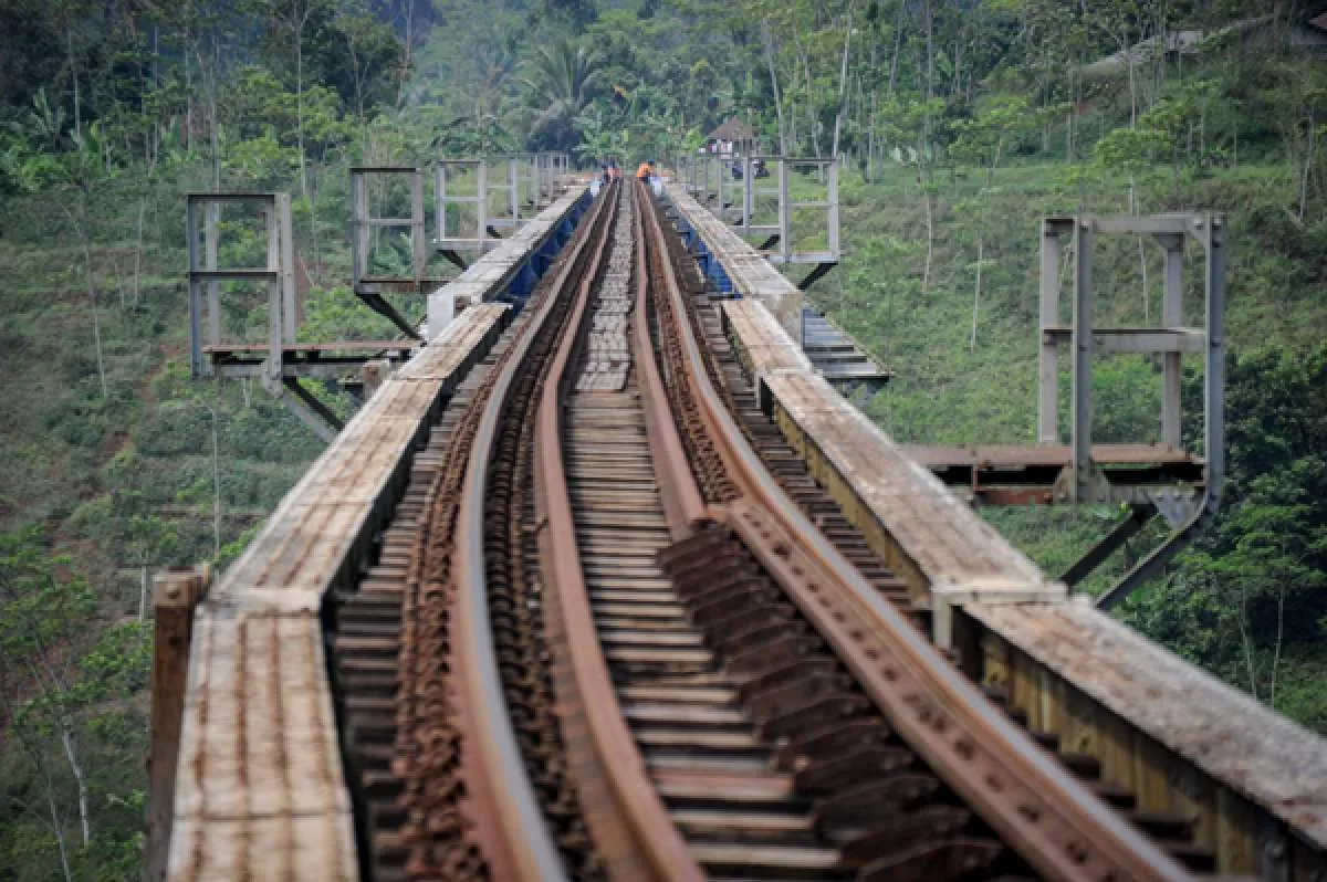 Pemerintah telah bangun 1.025 kilometer jalur kereta dalam lima tahun terakhir