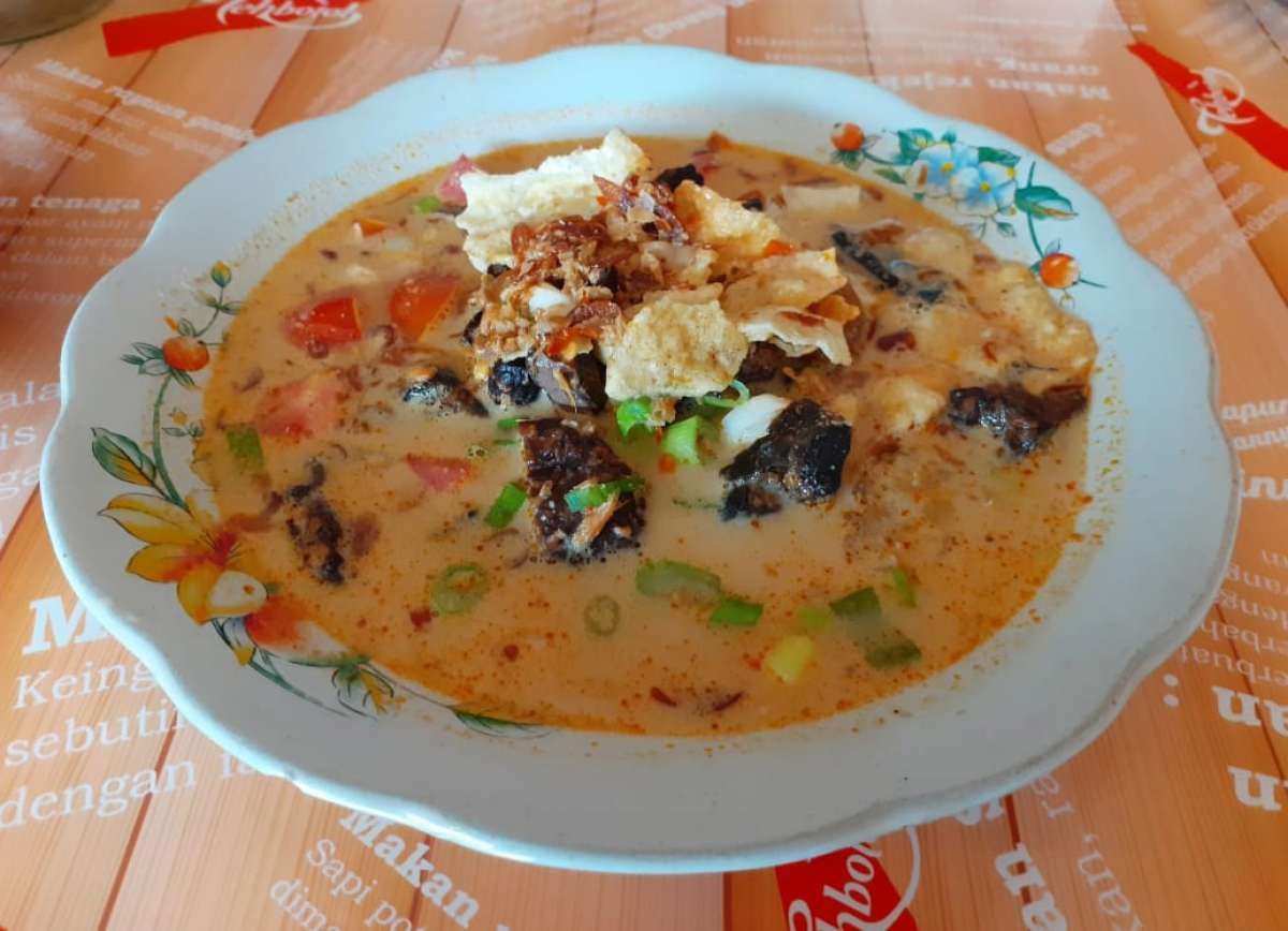 Terbenam dalam Gurihnya Soto Cawang