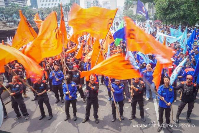 Menaker Janji UMP 2025 Naik, Cek UMK 2024 Di Bekasi Karawang Bandung Bogor Depok