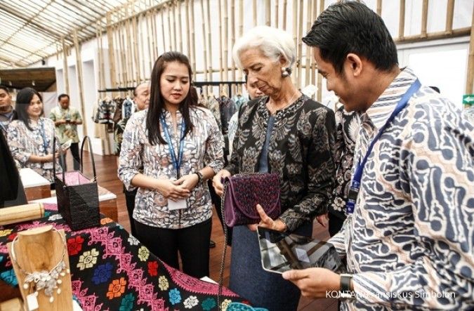Pengunjung menyerbu Indonesia Pavilion di annual meeting IMF-World Bank 2018