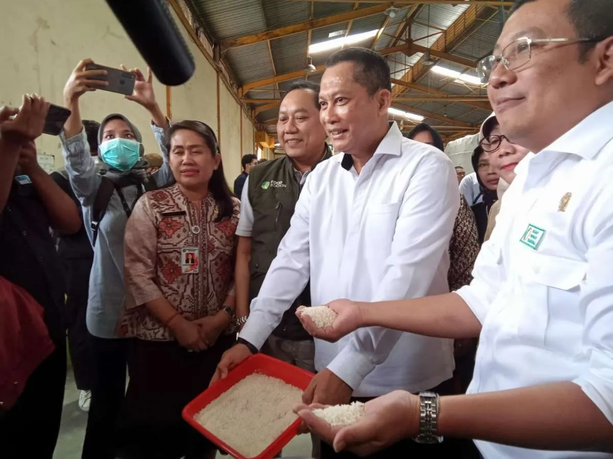 Amankan Stok, Bulog Guyur 10 Ribu Ton Beras ke Pasar Induk Cipinang