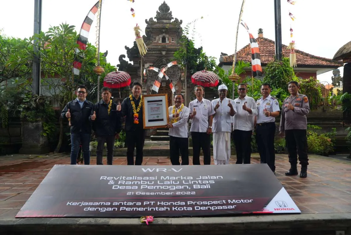 Honda Serahterimakan Bantuan Revitalisasi Marka Jalan & Rambu Lalin di Pemogan, Bali 