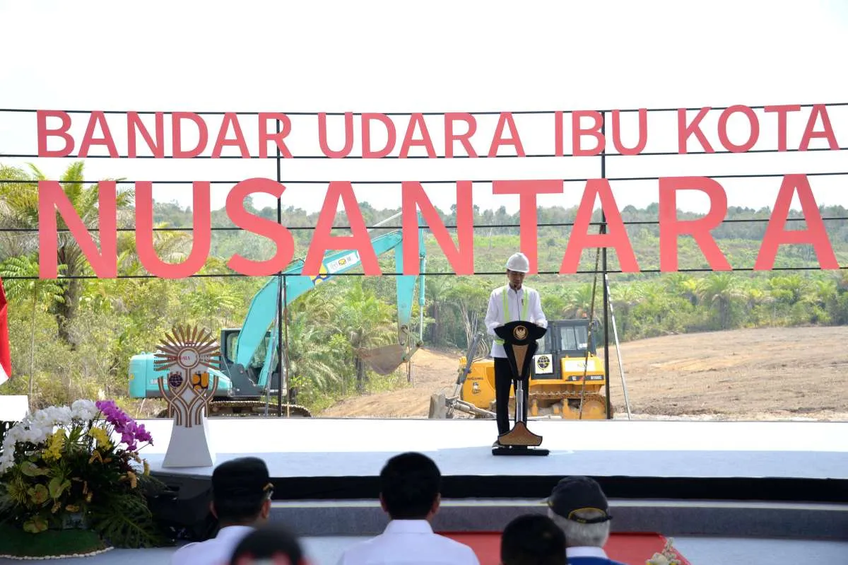 Pesawat Kepresidenan yang Ditumpangi Jokowi Lakukan Pendaratan Perdana di Bandara IKN