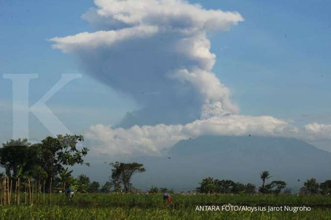 Gunung Merapi muntahkan letusan eksplosif, masyarakat diimbau ada di luar radius 3 km