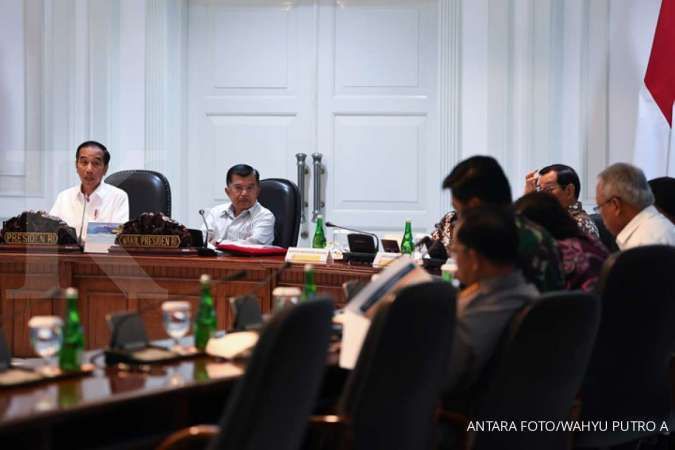 Lima tahun belum cukup, Jokowi fokus babat hambatan investasi jelang ganti kabinet