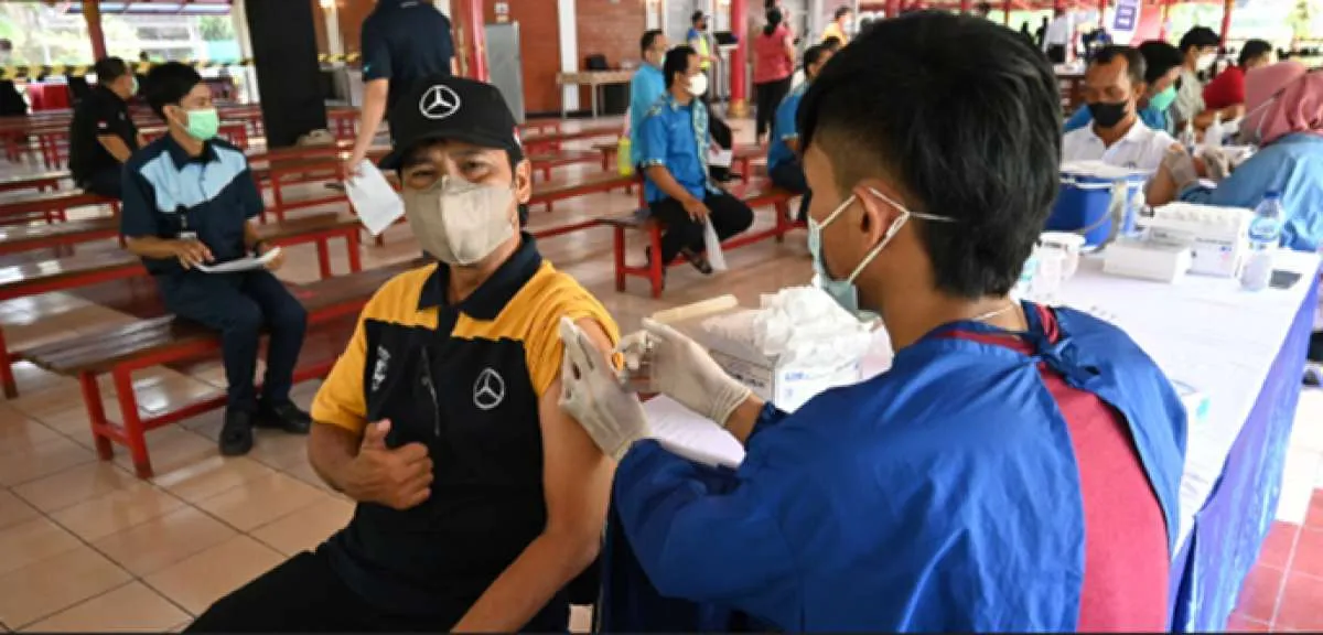 Divaksin Covid-19 Saat Puasa Bikin Lemas? Simak Penjelasan Dokter 