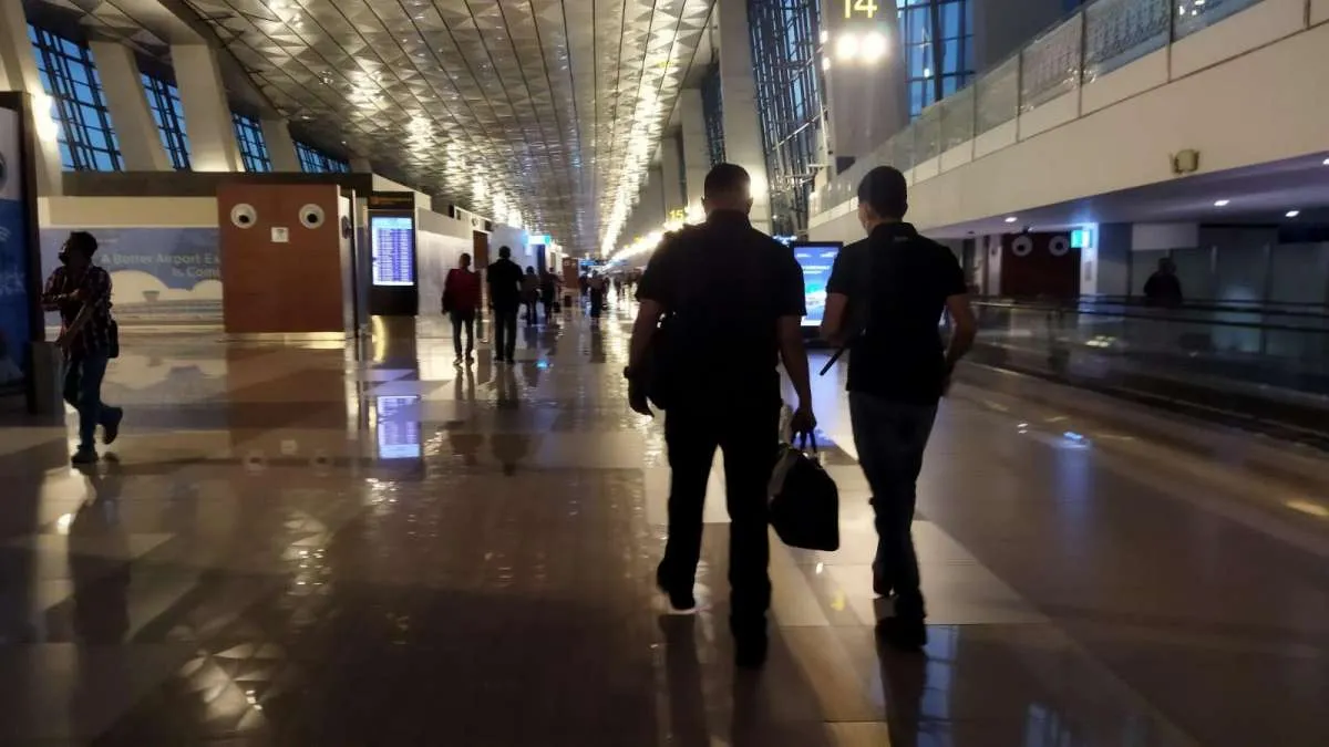 Aturan paling gres: Masa karantina luar negeri jadi 10x24 jam 
