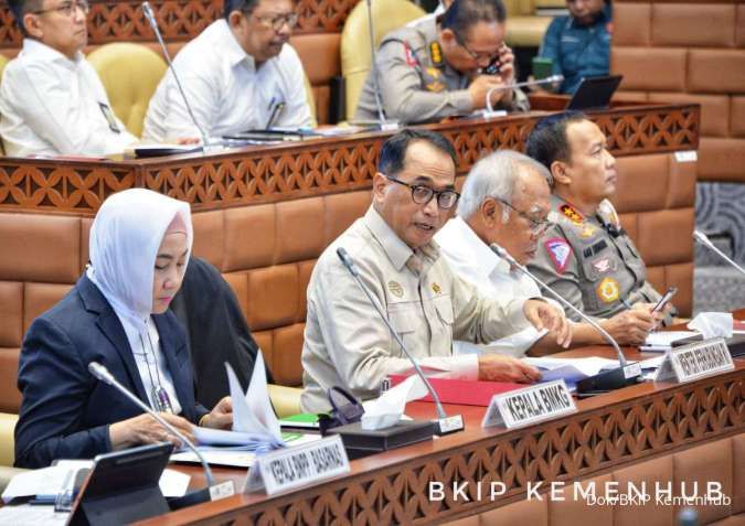 Raker dengan Komisi V DPR RI,Menhub Pastikan Kesiapan Sarana Transportasi Lebaran2024