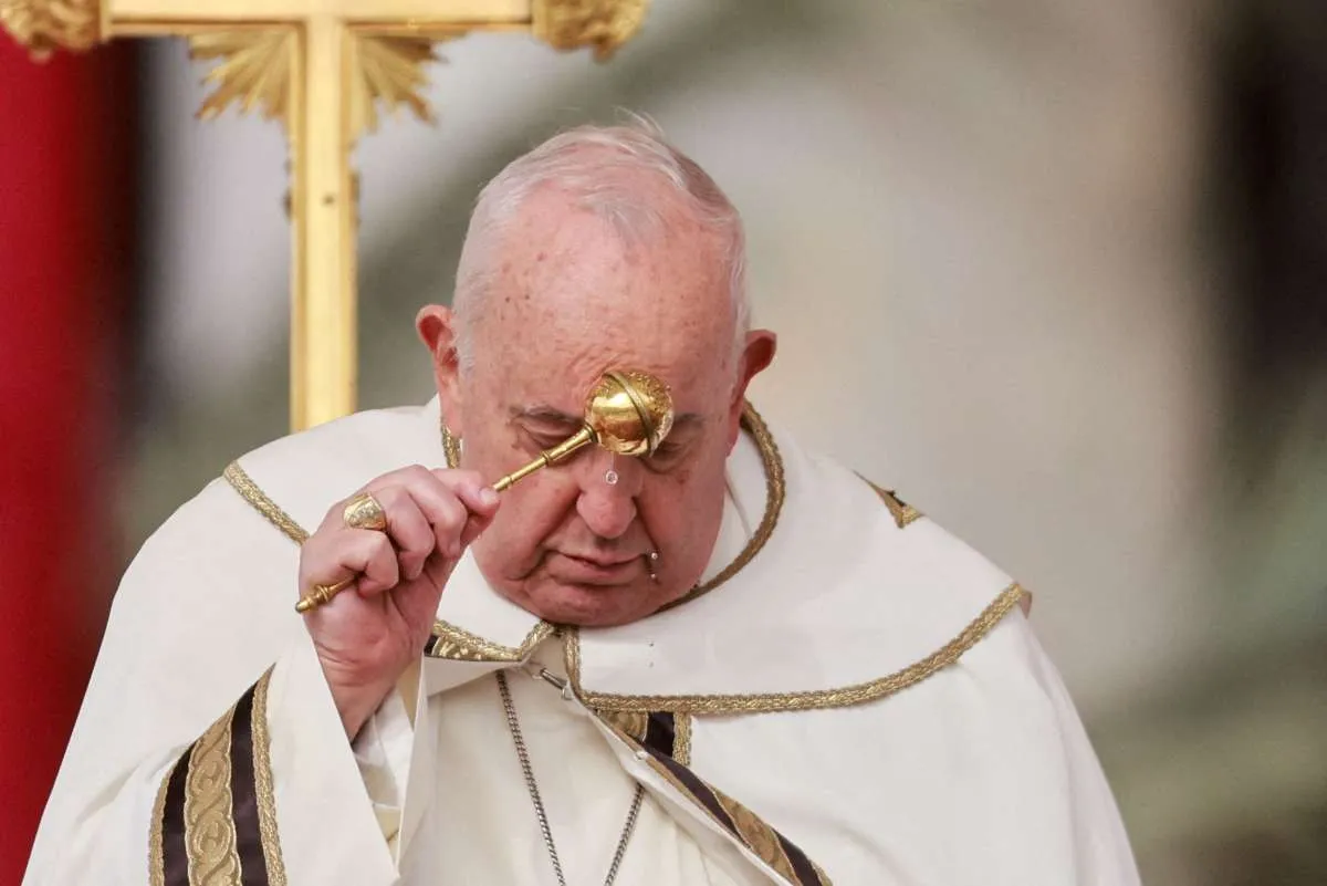 Momen Haru Paus Francis Memimpin Misa Paskah di Basilika Santo Petrus