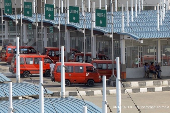 Senin, Pergub tarif angkutan umum Jakarta diteken