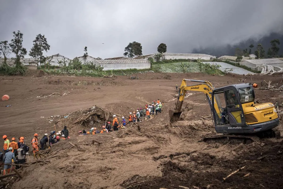 17 Orang Tewas Akibat Longsor di Bandung Barat, Tim SAR Terus Lakukan Pencarian