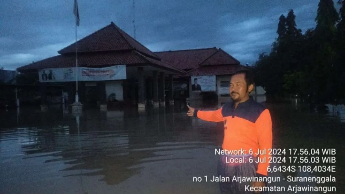 Hujan Deras Sebabkan Sungai Meluap Ribuan Rumah Terendam Banjir di Kabupaten Cirebon 