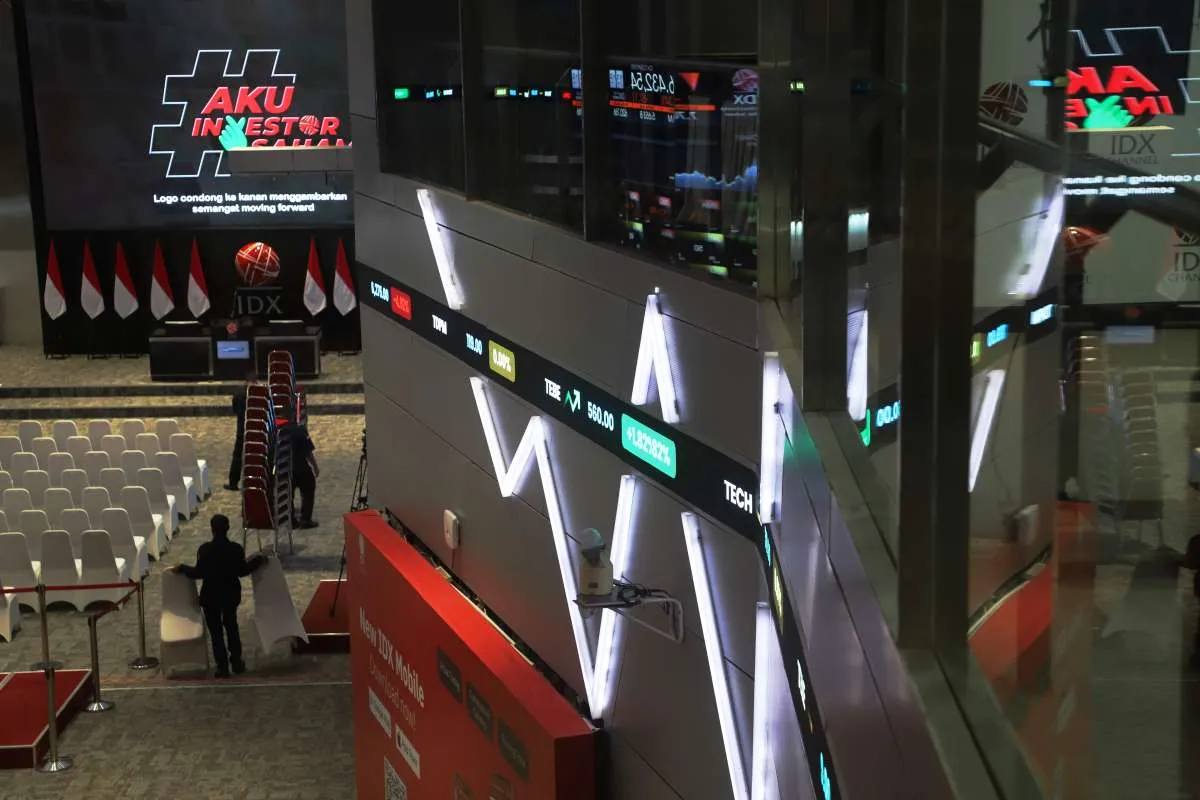 IHSG Anjlok Sempat Sentuh 5.976, AMMN, AMRT & MBMA Top Losers di LQ45, Senin (24/3)