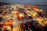 Ekonomi China Melambat, Output Industri dan Penjualan Ritel di Bawah Ekspektasi