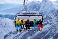 Gabung Paket Tur Ke Korea dari Golden Rama Tours yuk, Bisa Main Ski di Salju lo