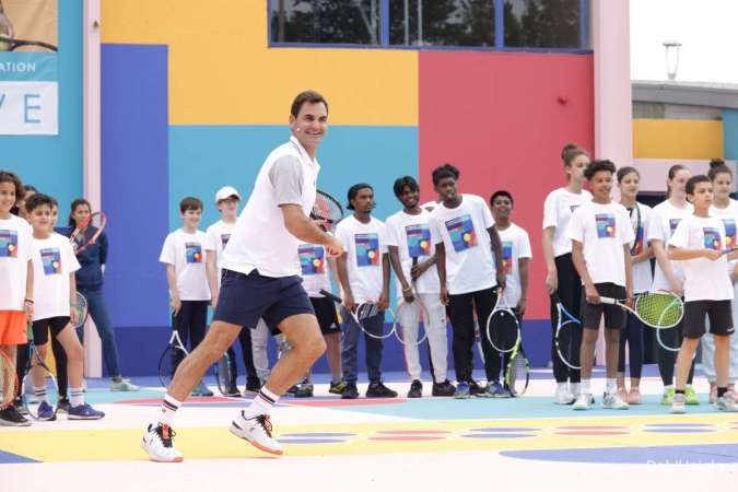 Roger Federer Bersama UNIQLO Dukung Komunitas Muda di Paris 