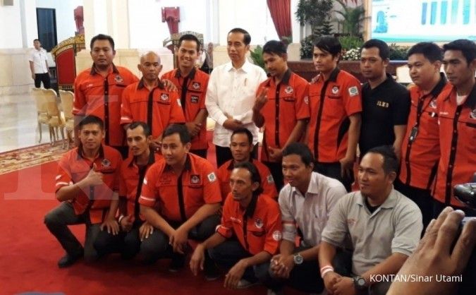 Jokowi pada Polri: Sikat semua pungli dan premanisme pada sopir truk