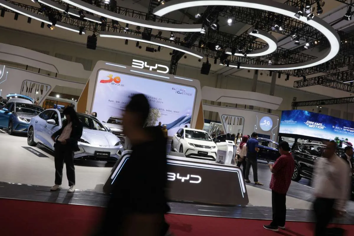 Bakal Naik Karena PPN 12%, Cek Harga Mobil BYD Atto, Dolphin & M6 Desember 2024