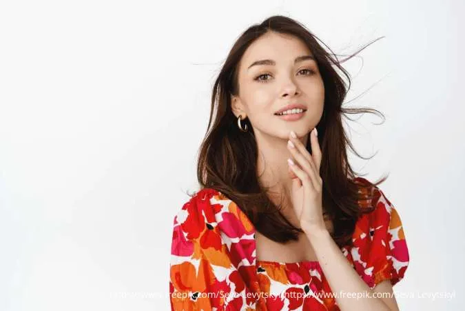 7 Tren Rambut Wanita 2026: Pilih Sleek Long Cut atau Soft Layered Cut? Cek Bedanya