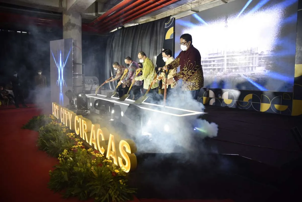 Adhi Commuter Properti (ADCP) telah tutup atap proyek LRT City Ciracas