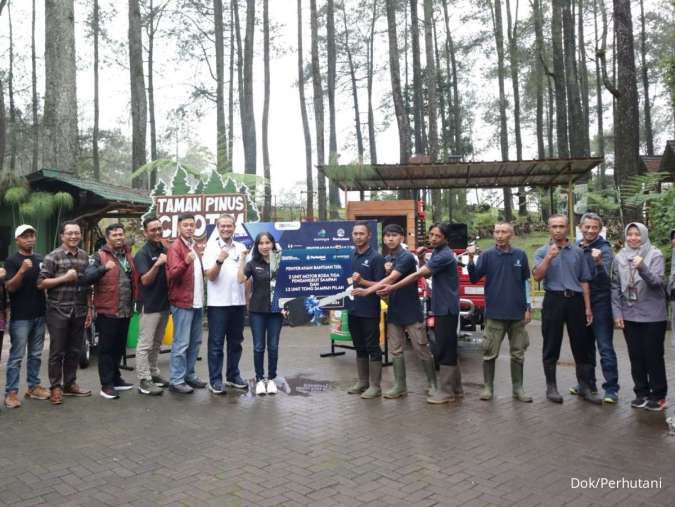Perhutani Group Dukung Program Cikole Kampung Re/UpCycle Bebas Sampah