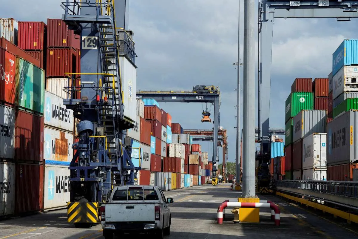 China Minta Maersk dan MSC Hentikan Operasi Pelabuhan di Terusan Panama